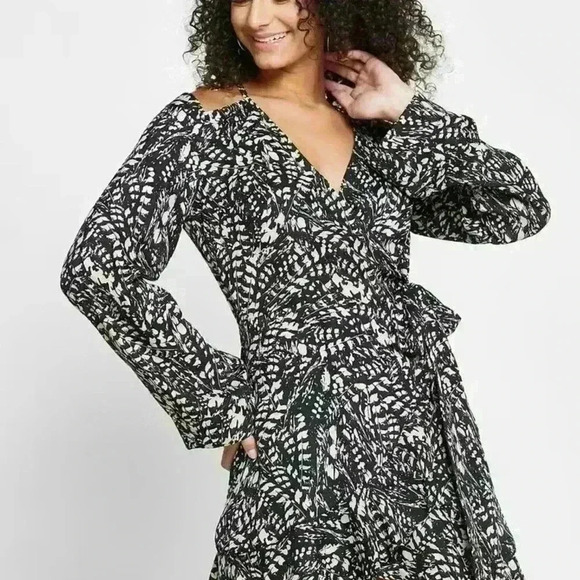 TOPSHOP Cut Out Shoulder Mini Dress ~ Mono ~14 ~NEW! - Picture 1 of 11